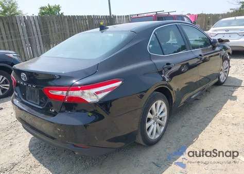 2020 Toyota Camry Le z USA, uszkodzony, nr VIN 4T1C11AK5LU904421